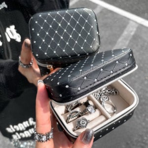 Black Crystal Vault 클래식 블랙 레더 보석 케이스