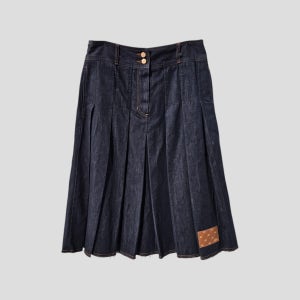 럭키슈에뜨 LUCKY CHOUETTE 인디고 플리츠 데님 스커트 LFPDW24340BUD