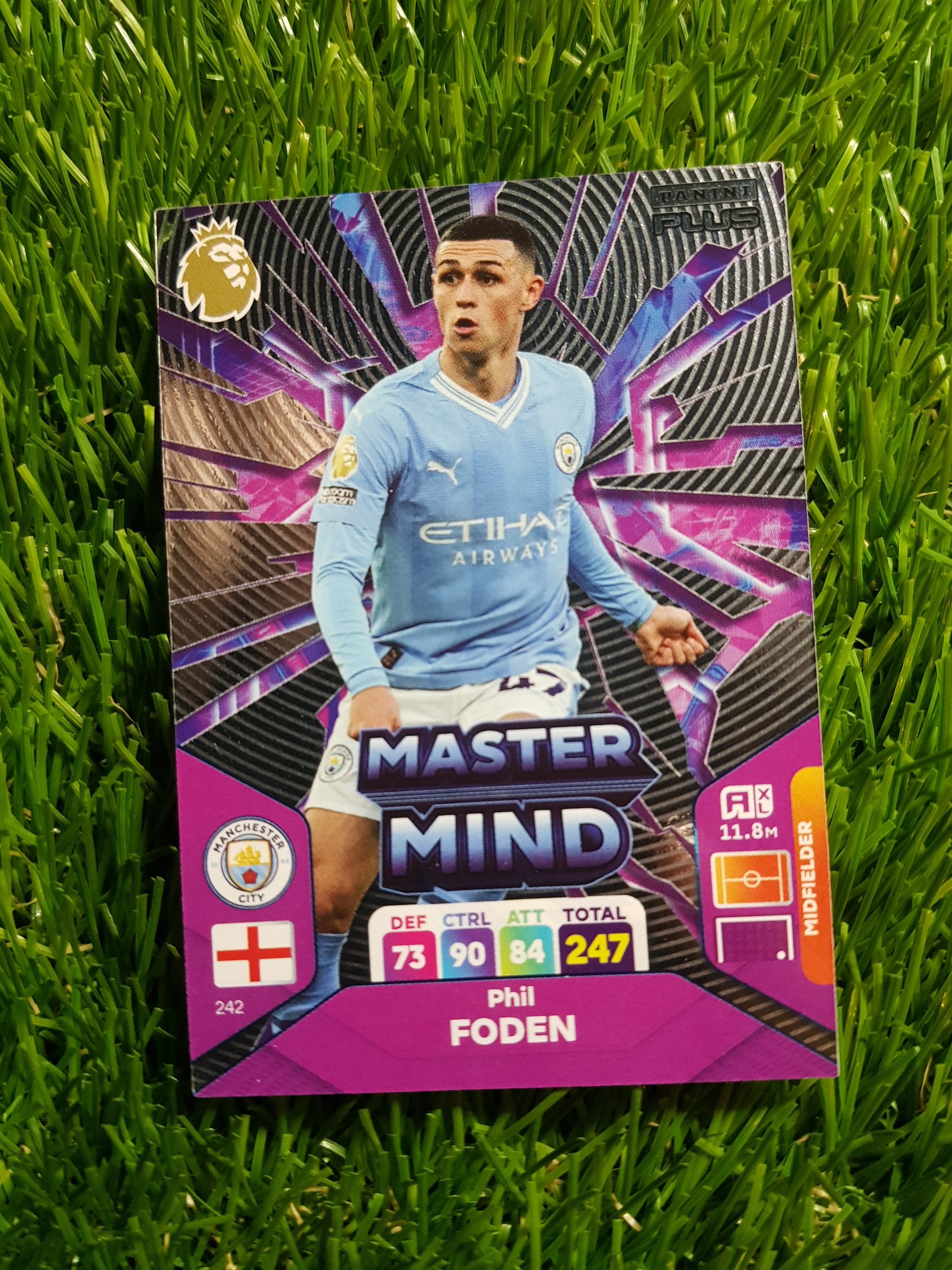 2023/24 Panini Adrenalyn XL Plus 시리즈의 Master Mind 인서트 카드(번호 242)로, 맨체스터 시티 FC의 필 포든(Phil Foden)