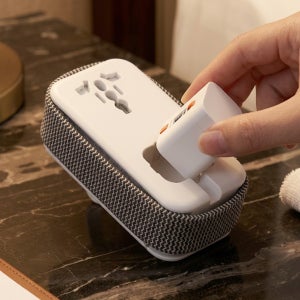 플러온 M4 해외 여행용 멀티 어댑터 USB PD 고속충전기 AC 3구 확장형 2500W