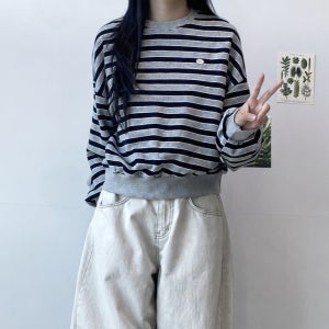 여성 스트라이프 세미 크롭 맨투맨 오버핏 단가라 데일리룩 출근룩 간절기 가을 긴팔티