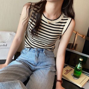 은창)샌드 비치 스트라이프 크롭 니트 티셔츠 민소매 나시 여름 봄 가을 여성 휴가 여행 수영복