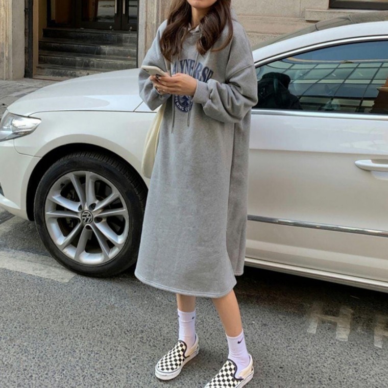 女性の冬のファッション 衣料品 レタリングポイント 起毛裏地 裾 ツイムフード オールインワン・レオタード 夏 シャツ かわいい