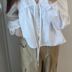 브이넥레이스블라우스