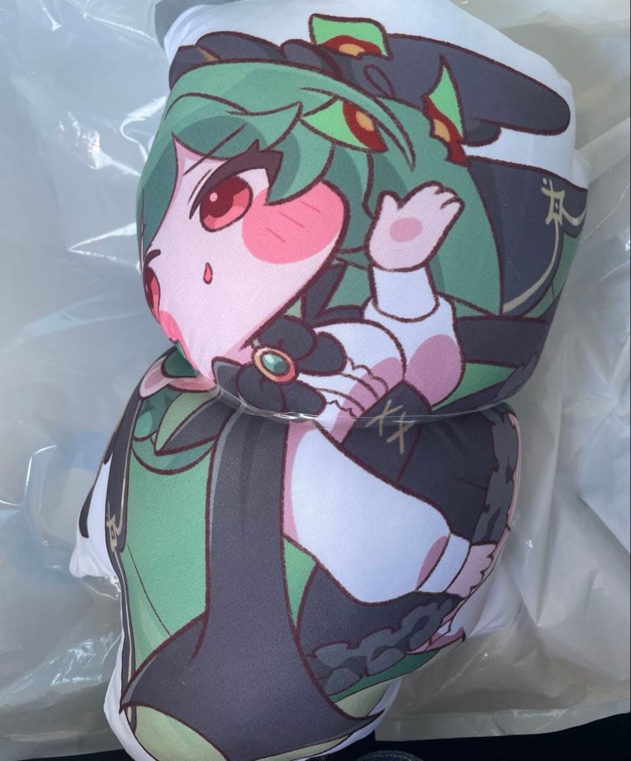 トリカルダイカットクッション