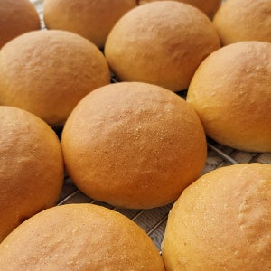 맛있는 통밀 햄버거빵 브리오슈번 버거번 수제버거 수제 베이글 샌드위치 저당 카페